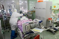 Poprvé přes 100 mrtvých za den. Potíže s covidem u Slováků narůstají i po restrikcích
