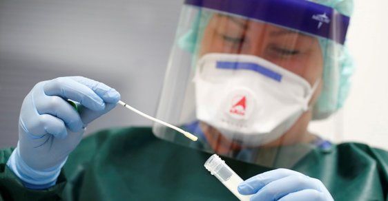 Slovensko hlásí první případ koronaviru. Pacient je v nemocnici, řekl premiér Pellegrini