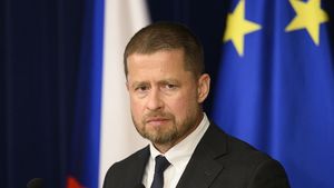 Koruna skokově oslabila. Výhled je varovný, důsledky české domácnosti nepotěší