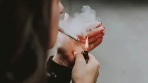 Kouření souvisí s nižším rizikem Parkinsonovy nemoci. Nečekané vysvětlení může nabídnout oxid uhelnatý Kouření souvisí s nižším rizikem Parkinsonovy nemoci. Nečekané vysvětlení může nabídnout oxid uhelnatý