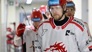Kovařčík v bezvědomí! Třinec odpískal přípravný zápas na Kometě. Hrozily bitky Kovařčík v bezvědomí! Třinec odpískal přípravný zápas na Kometě. Hrozily bitky