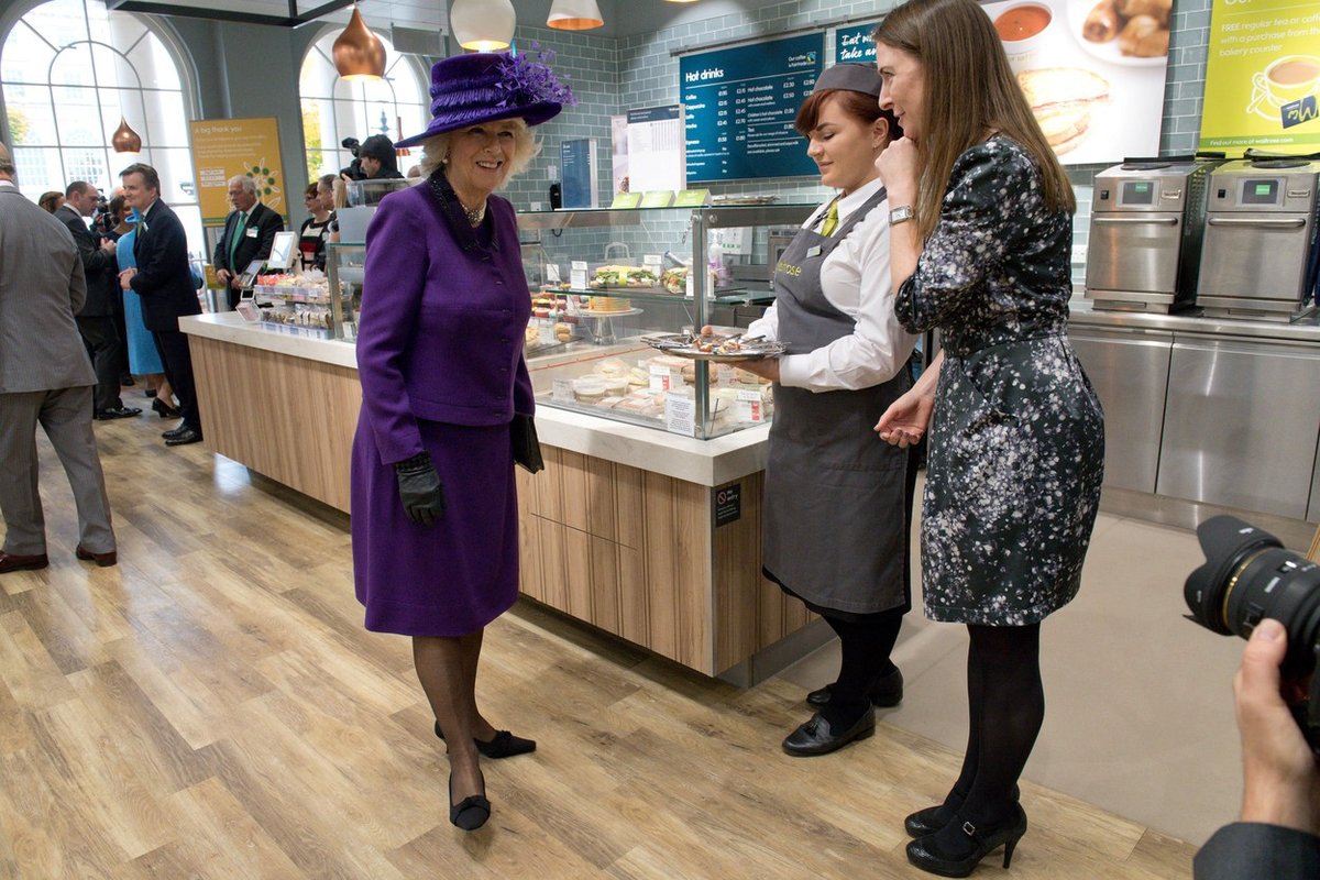 Vévodkyně Camilla v supermarketu.