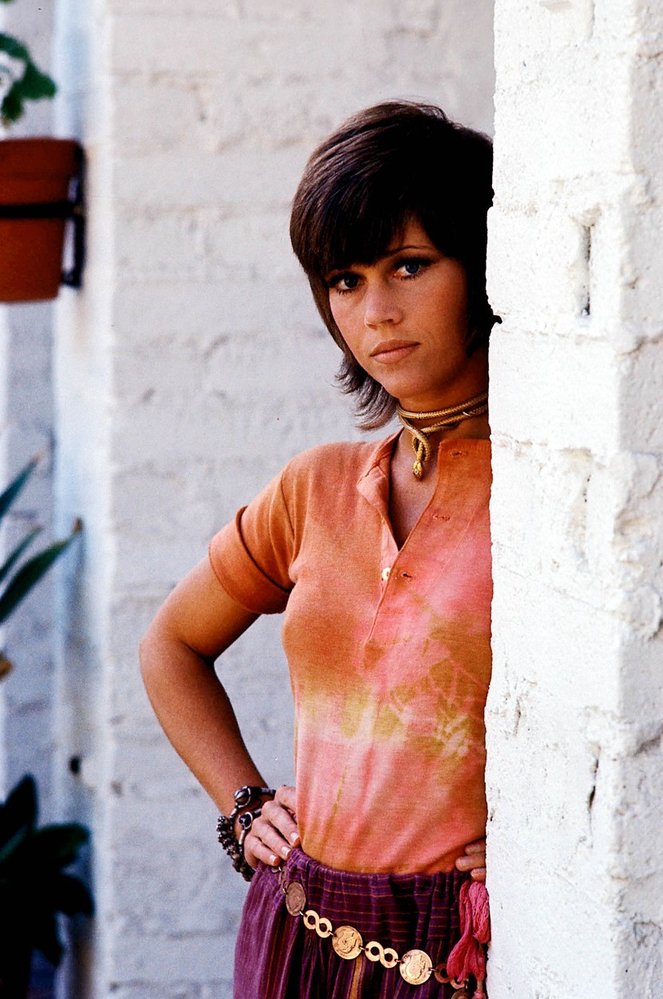 1971: Krátké a husté vlasy s ofinou (Jane Fonda)