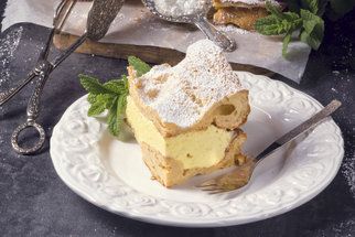 Pudinkové dezerty budete milovat. Zkuste tradiční kremeše, šátečky nebo lehký pudinkový koláč