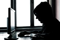 Kyberšikana na vzestupu: Dívku vydíral nahými fotkami, spáchala sebevraždu