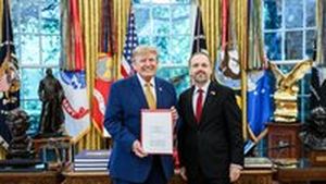 Kulhánek se pochlubil fotkou z Oválné pracovny: Přijal ho Trump Kulhánek se pochlubil fotkou z Oválné pracovny: Přijal ho Trump