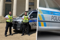 Strašlivá nehoda a rychlá pomoc: Policisté Valter s Tomášem zachránili život řidičce fabie