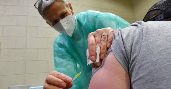 Odmítnout povinné očkování nestačí. Je třeba obnovit demokracii