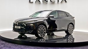 Lancia Gamma naživo v Paříži: Šmrncovní kupé-SUV známou techniku spojuje s italským šarmem
