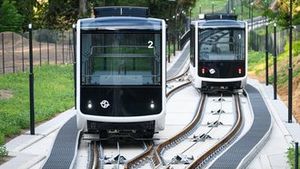 Lanovka po dvou letech znovu vyjede na Petřín. Mění se ceny i zastávky Lanovka po dvou letech znovu vyjede na Petřín. Mění se ceny i zastávky