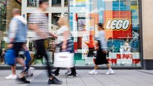 Lego, fanshop Slavie i módní řetězce. Podívejte se na nové obchody a značky v centru Prahy Lego, fanshop Slavie i módní řetězce. Podívejte se na nové obchody a značky v centru Prahy