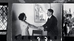 Leni Riefenstahlová obdivovala Hitlerův Mein Kampf a ve filmu ho ukazovala jako boha