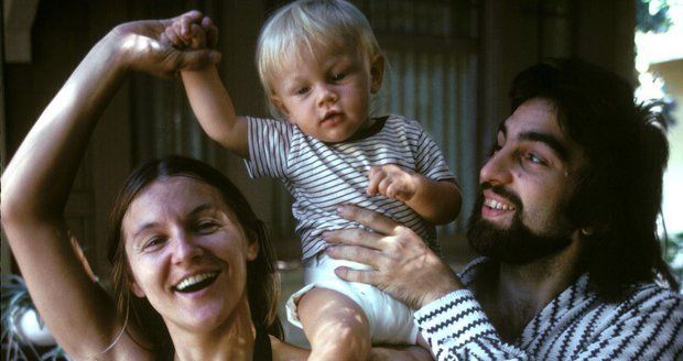 Malý Leo s rodiči v roce 1976