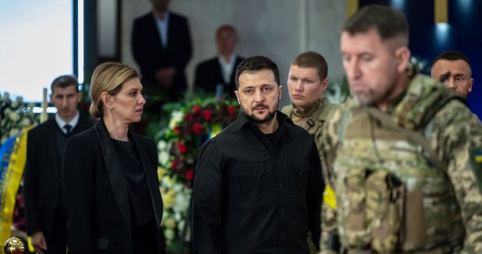 Pohřeb exprezidenta Ukrajiny Kravčuka (†88): Zelenskyj dorazil manželkou i ochrankou
