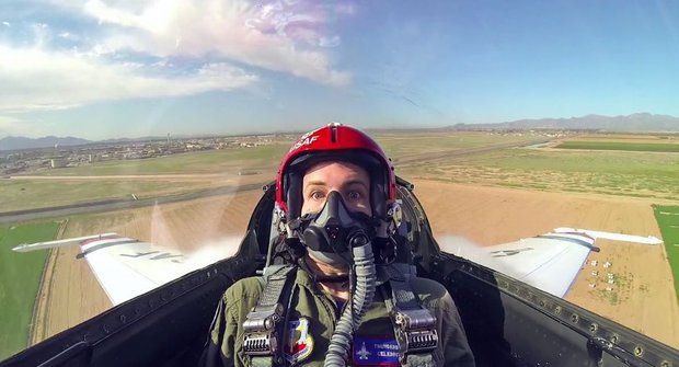 Smrt v očích: Co se stane, když si obyčejný týpek sedne do Thunderbirdu F-16