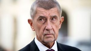 Lidé nesouloží a autoerotika nikam nevede, zoufá si Babiš. Úplatky z eráru ale k vyšší porodnosti nepovedou