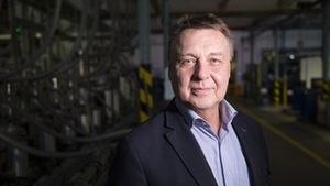 Lidé z branže se bojí mluvit. Skutečnost je ale opravdu tragická, přiznává majitel hradeckého autokolosu Lidé z branže se bojí mluvit. Skutečnost je ale opravdu tragická, přiznává majitel hradeckého autokolosu