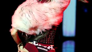 LISA si odnesla historický win z VMAs, Nana a T.O.P. tvoří pár a Yeonjun found his boo na fashion weeku v Paříži LISA si odnesla historický win z VMAs, Nana a T.O.P. tvoří pár a Yeonjun found his boo na fashion weeku v Paříži