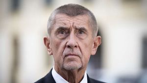 Litr nafty pod 50 korun? Babišův klamavý populismus narazil na realitu, premiér by se měl omluvit Litr nafty pod 50 korun? Babišův klamavý populismus narazil na realitu, premiér by se měl omluvit
