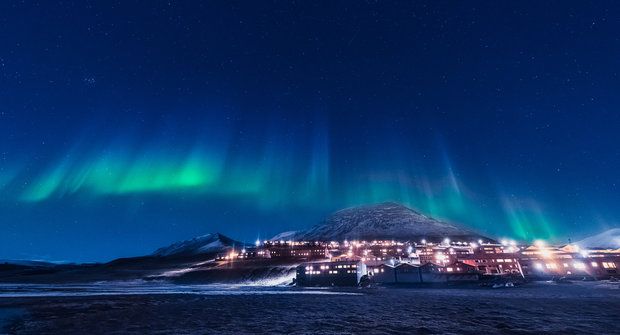 Longyearbyen: Polární noc ve městě bezejmenných ulic