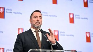 Macinkovo vrtěti psem a absurdní lapsy Červeného. Ministr se zajídá i Babišovi, ale nemá sílu ho vyhodit