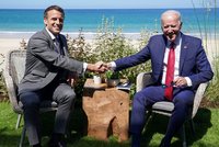 „EU je silná a životem pulzující,“ míní Biden a notoval si s Macronem. Zaletí i do Bruselu