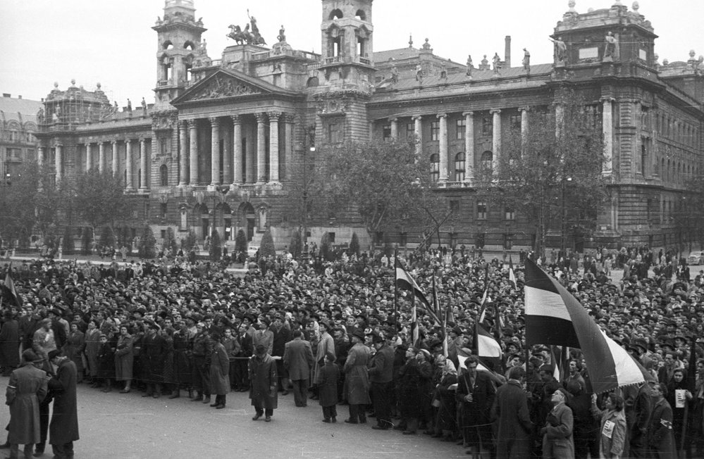 Maďarské protikomunistické povstání v roce 1956 tvrdě potlačila sovětská armáda