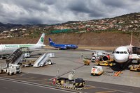 Čeští turisté uvízli na Madeiře. Kvůli noci na letišti si stěžují na dopravce