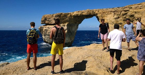 Na Maltě nic není, stěžují si turisté. Země kvůli zřícení tamní ikony čelí kritice návštěvníků