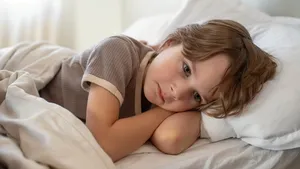Mami, bolí mě v krku! Angína: Jak poznáte streptokoka a zda pomůžou vždy antibiotika. Mami, bolí mě v krku! Angína: Jak poznáte streptokoka a zda pomůžou vždy antibiotika.
