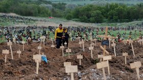 ONLINE: V Mariupolu našli pod sutí 200 těl. A pokračují intenzivní boje na východě Ukrajiny