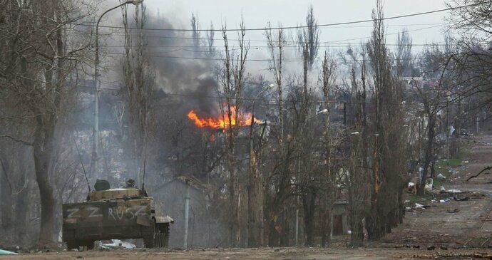 Ruská armáda použila v Mariupolu chemickou zbraň, tvrdí obránci: Britové ověřují, zda nešlo o sarin!