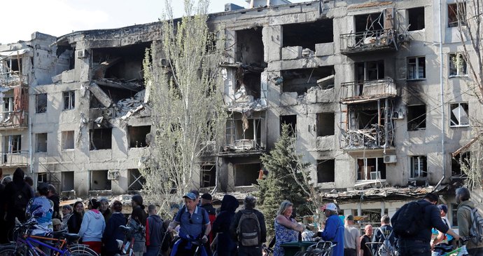 Guerra in Ucraina: le persone in lunghe file per gli aiuti umanitari si trovano a Mariupol (28.42.2022)