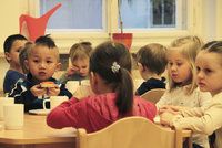 Kvůli stěhování za Prahu kolabují školy: „Učí se i v jídelně,“ říká ředitelka