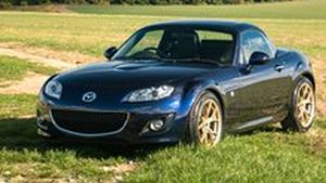 Mazda MX-5 třetí generace dostala šestiválec. Rocketeer slibuje 304 koní a hmotnost lehce přes tunu Mazda MX-5 třetí generace dostala šestiválec. Rocketeer slibuje 304 koní a hmotnost lehce přes tunu