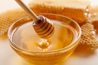 Krajský soud v Plzni rozhodl: Obchodní řetězec zaplatí pokutu za pančovaný med