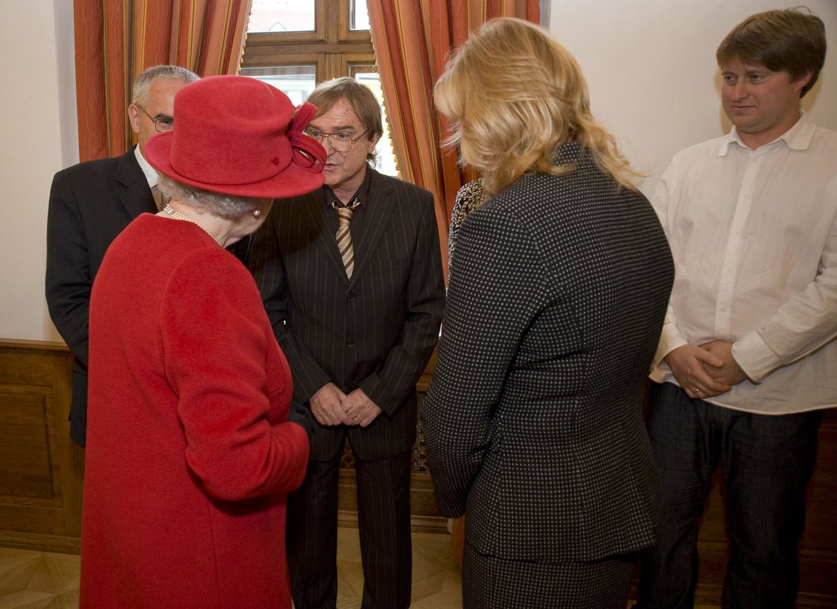 Meky Žbirka se setkal s královnou Alžbětou v roce 2008.