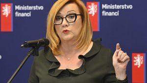 Mění se Česko v dluhovou demokracii? Stát si od lidí půjčil rekordní balík peněz