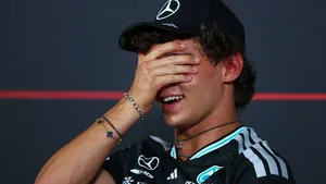 Mercedes s Antonellim řešil pomoc pro Russella Mercedes s Antonellim řešil pomoc pro Russella