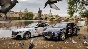 Mercedesy putující kolem světa se zastavily v Praze. Už mají za sebou Afriku i Route 66 Mercedesy putující kolem světa se zastavily v Praze. Už mají za sebou Afriku i Route 66