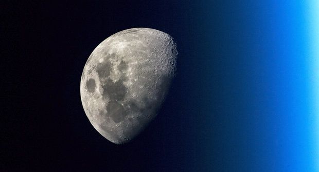 Průvodce Sluneční soustavou: Dramatický vznik Měsíce