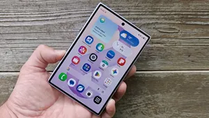 Měsíc se skládacím Samsungem mi změnil pohled na mobily. Už nechci žádné protáhlé nudle Měsíc se skládacím Samsungem mi změnil pohled na mobily. Už nechci žádné protáhlé nudle