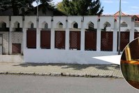 Krvavý vzkaz na vratech: Mešita v Praze terčem útoku!