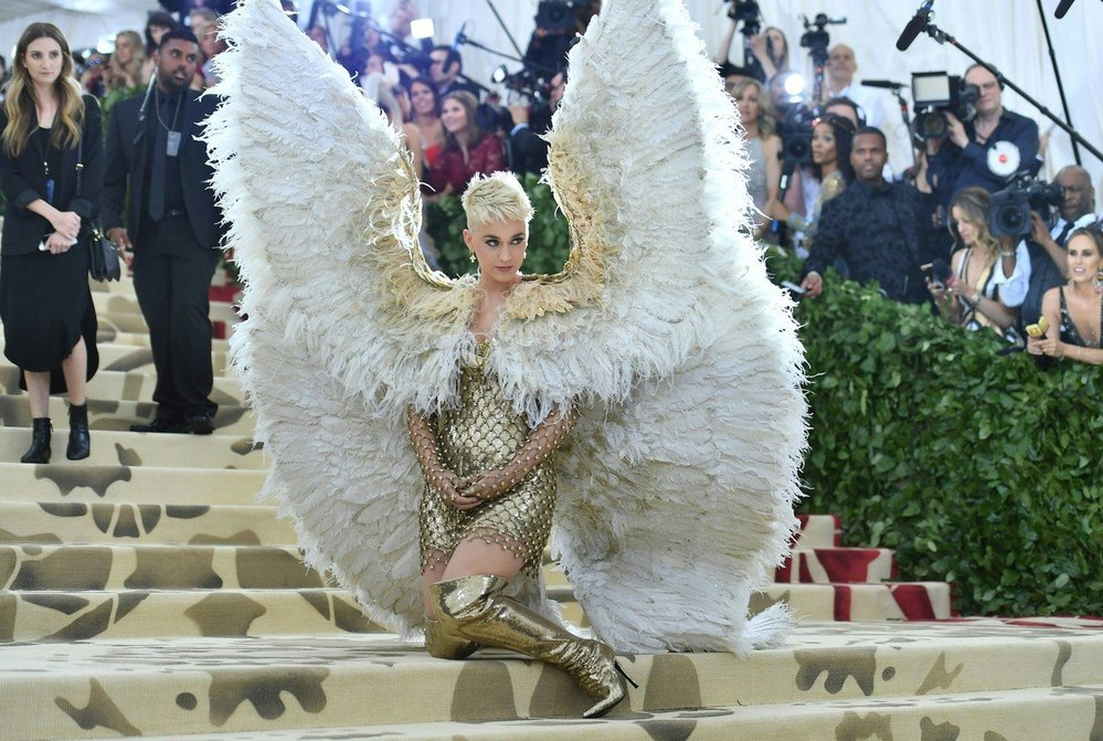 Katy Perry v modelu Versace