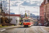 Legendární „té trojky“ budou nízkopodlažní. Pražský dopravní podnik upraví 65 tramvají