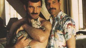 Milenci Freddieho Mercuryho: Které vztahy film zjednodušil, o kom psal písně a kdo byl osudový?