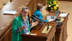 Miliardy z barevných kontejnerů: Poslankyně mění pravidla. Zaplatí to spotřebitelé? Miliardy z barevných kontejnerů: Poslankyně mění pravidla. Zaplatí to spotřebitelé?