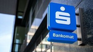 Miliony Čechů čeká víkendová odstávka bankovnictví. Řada běžných funkcí nepůjde Miliony Čechů čeká víkendová odstávka bankovnictví. Řada běžných funkcí nepůjde