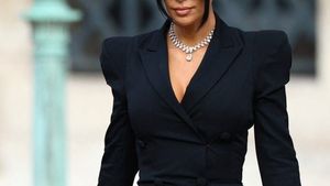Millie Bobby Brown adoptovala druhé dítě a Kim Kardashian dostala za pařížskou loupež odškodnění jedno euro! Millie Bobby Brown adoptovala druhé dítě a Kim Kardashian dostala za pařížskou loupež odškodnění jedno euro!