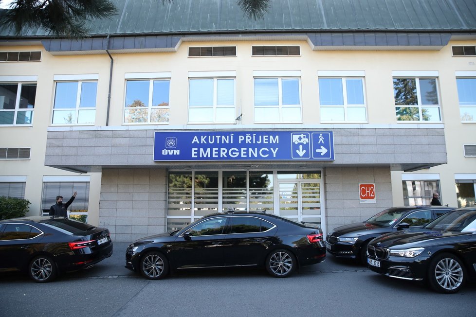 Miloš Zeman byl převezen do Ústřední vojenské nemocnice.